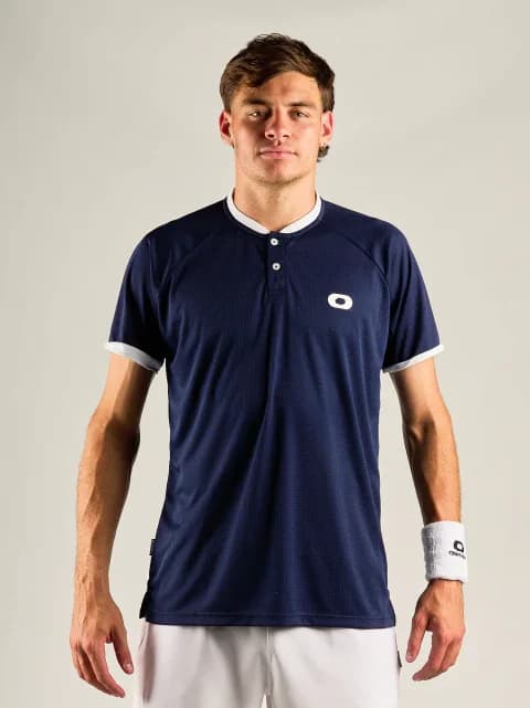 Jugador del team Owner con remera técnica